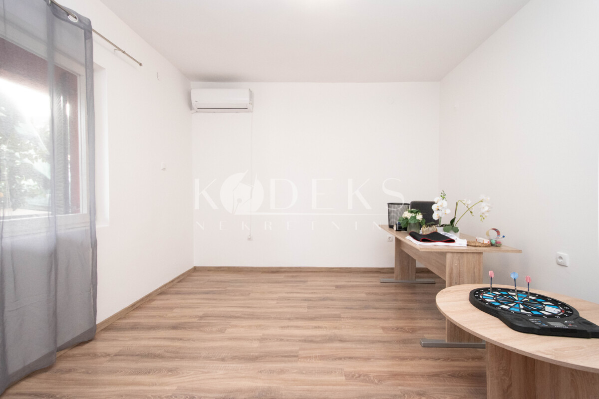 dvosoban stan izdavanje poslovni prostor two bedroom apartment for rent podgorica gorica C-1