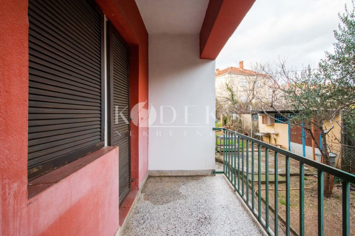 dvosoban stan izdavanje poslovni prostor two bedroom apartment for rent podgorica gorica C-11