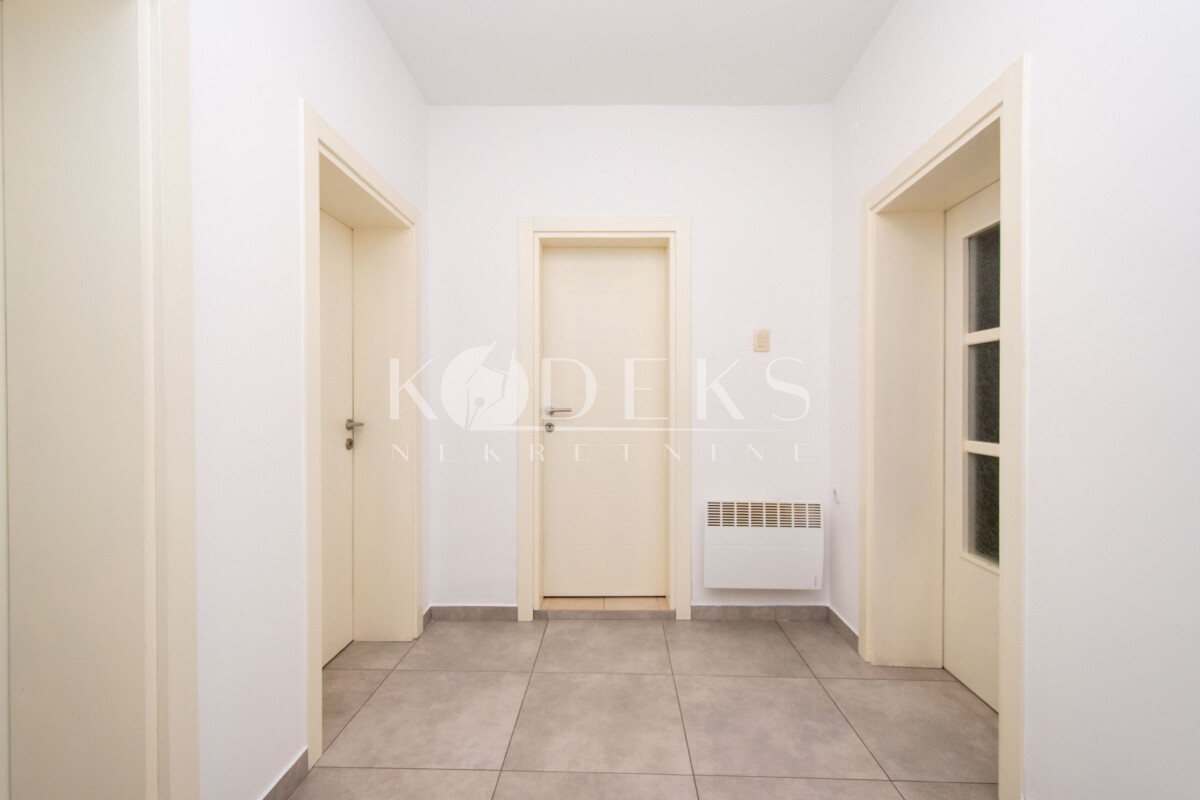 dvosoban stan izdavanje poslovni prostor two bedroom apartment for rent podgorica gorica C-13