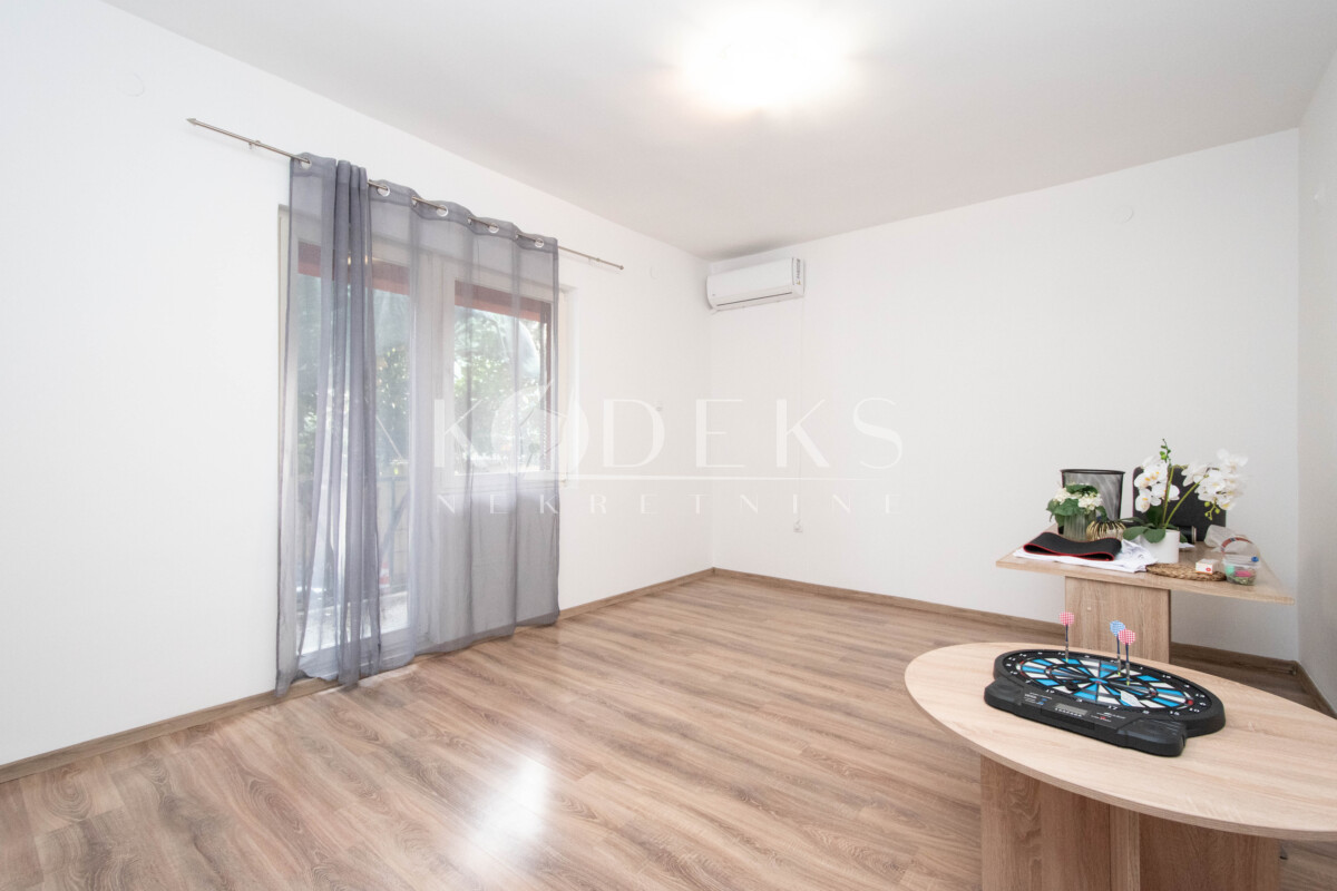 dvosoban stan izdavanje poslovni prostor two bedroom apartment for rent podgorica gorica C-2
