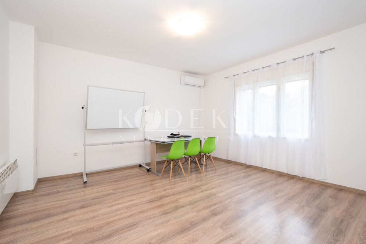 dvosoban stan izdavanje poslovni prostor two bedroom apartment for rent podgorica gorica C-3