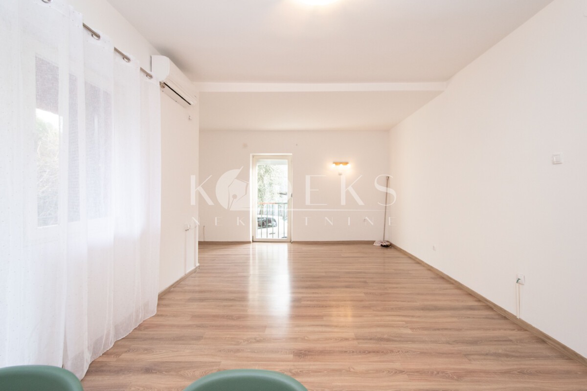 dvosoban stan izdavanje poslovni prostor two bedroom apartment for rent podgorica gorica C-5