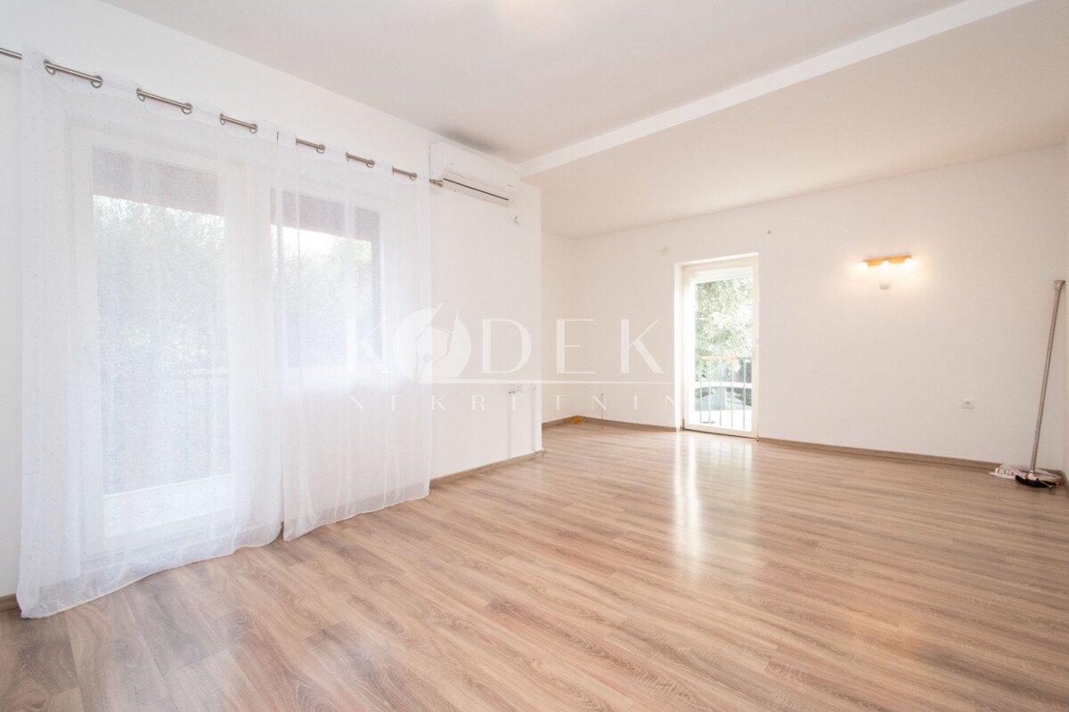 dvosoban stan izdavanje poslovni prostor two bedroom apartment for rent podgorica gorica C-6