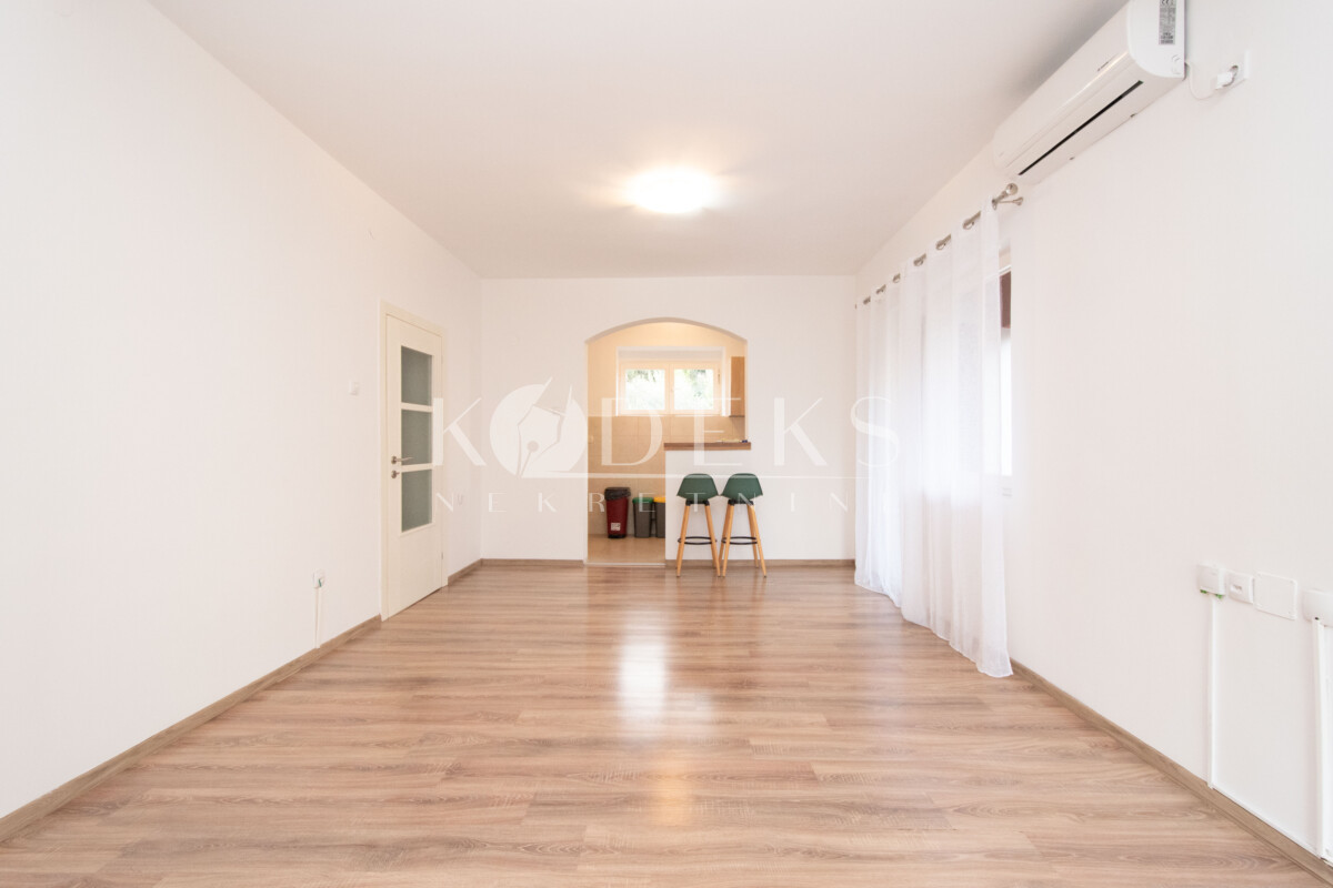 dvosoban stan izdavanje poslovni prostor two bedroom apartment for rent podgorica gorica C-7