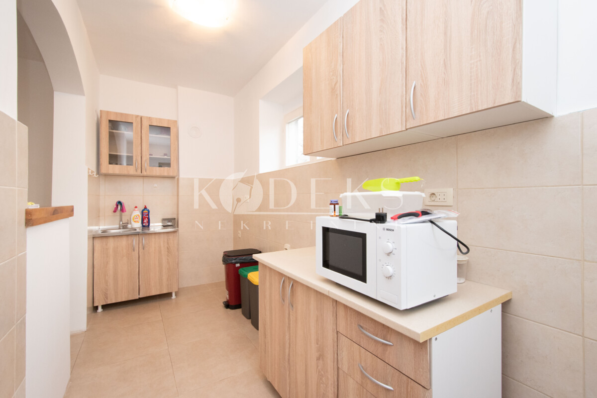 dvosoban stan izdavanje poslovni prostor two bedroom apartment for rent podgorica gorica C-8