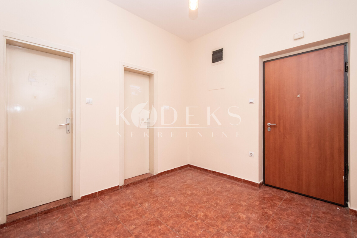 trosoban stan izdavanje three bedroom apartment for rent podgorica city center centar-1