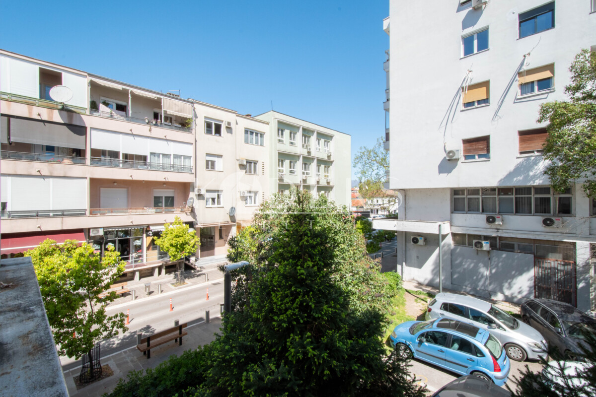 trosoban stan izdavanje three bedroom apartment for rent podgorica city center centar-11