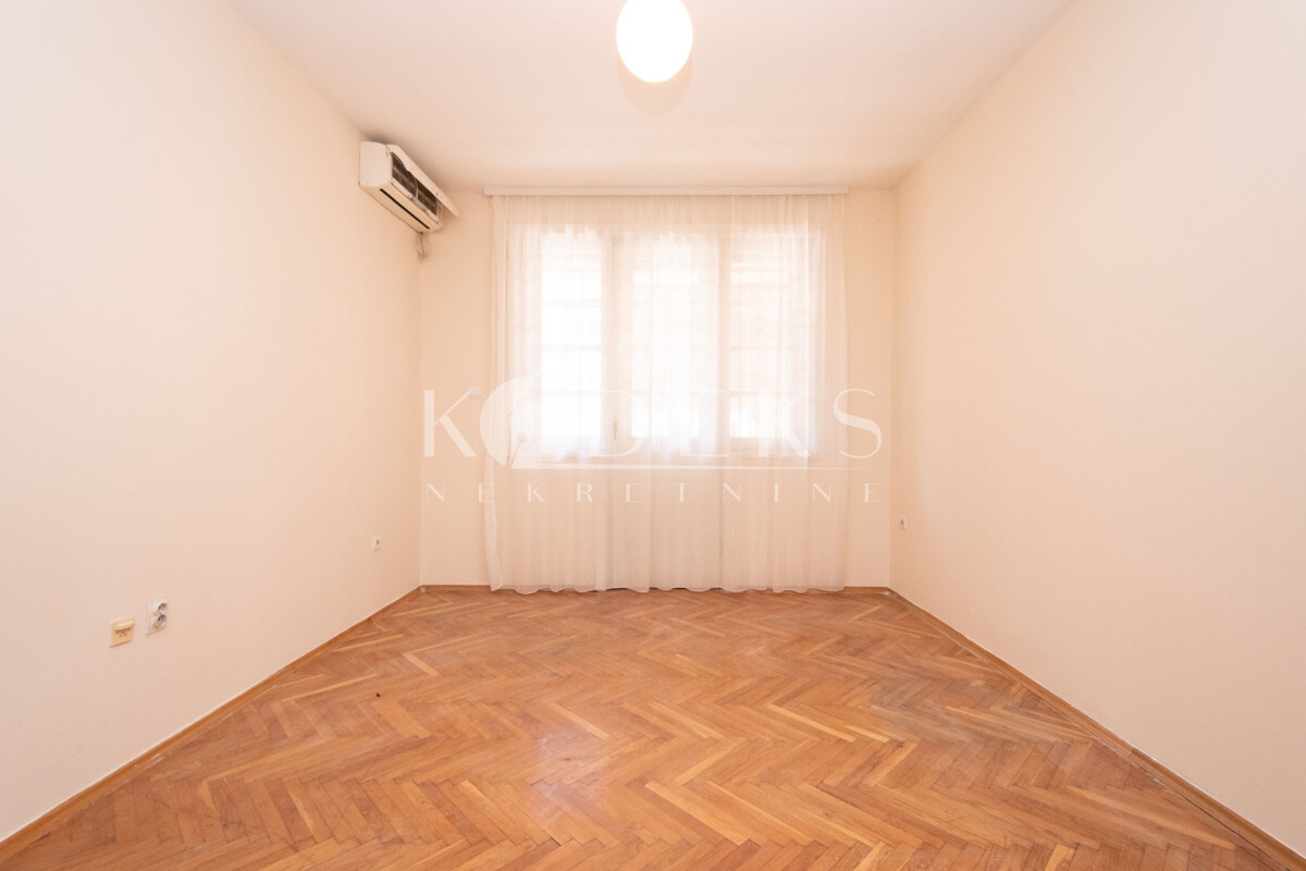 trosoban stan izdavanje three bedroom apartment for rent podgorica city center centar-2
