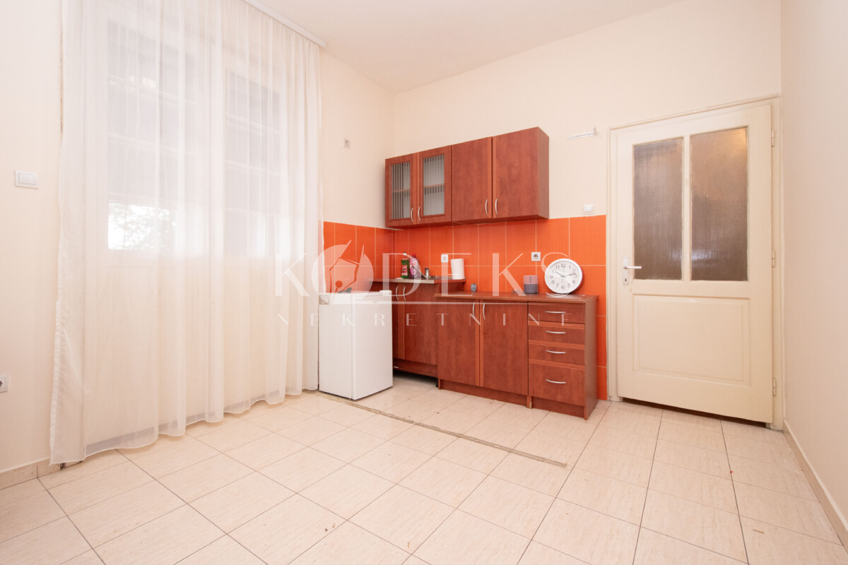 trosoban stan izdavanje three bedroom apartment for rent podgorica city center centar-3