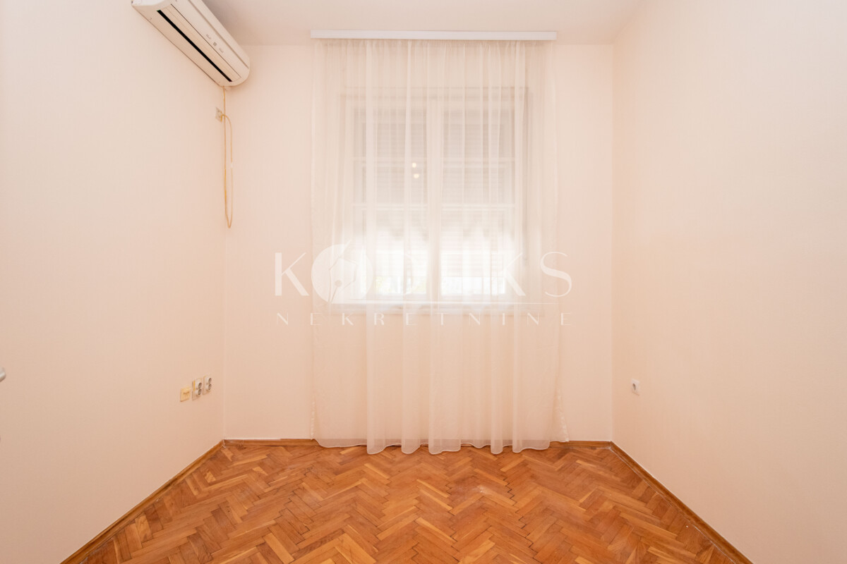 trosoban stan izdavanje three bedroom apartment for rent podgorica city center centar-4