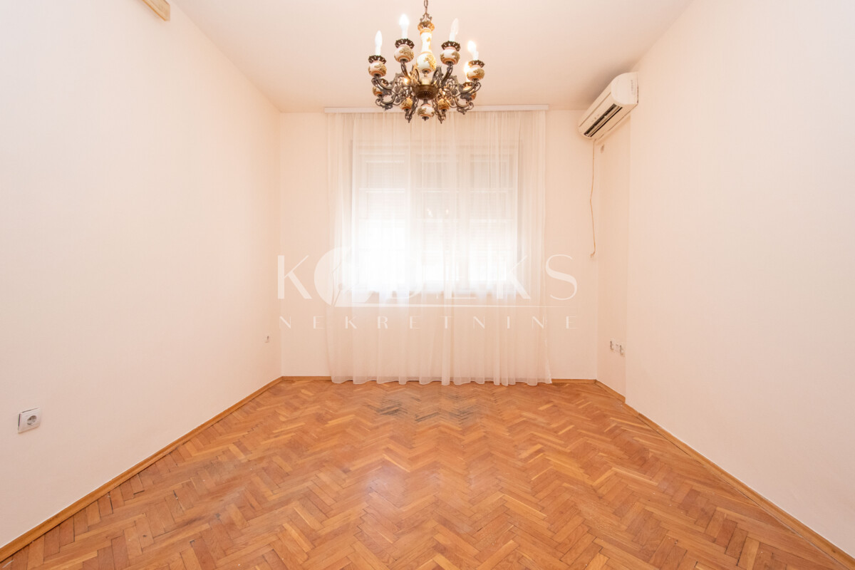 trosoban stan izdavanje three bedroom apartment for rent podgorica city center centar-5