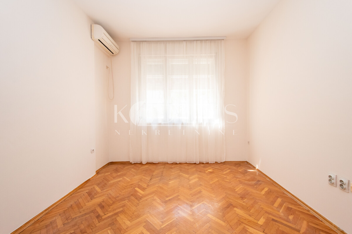 trosoban stan izdavanje three bedroom apartment for rent podgorica city center centar-6