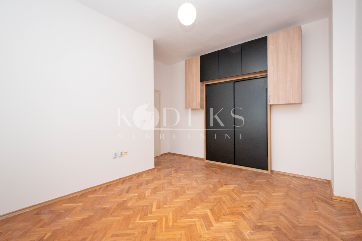 trosoban stan izdavanje three bedroom apartment for rent podgorica city center centar-7
