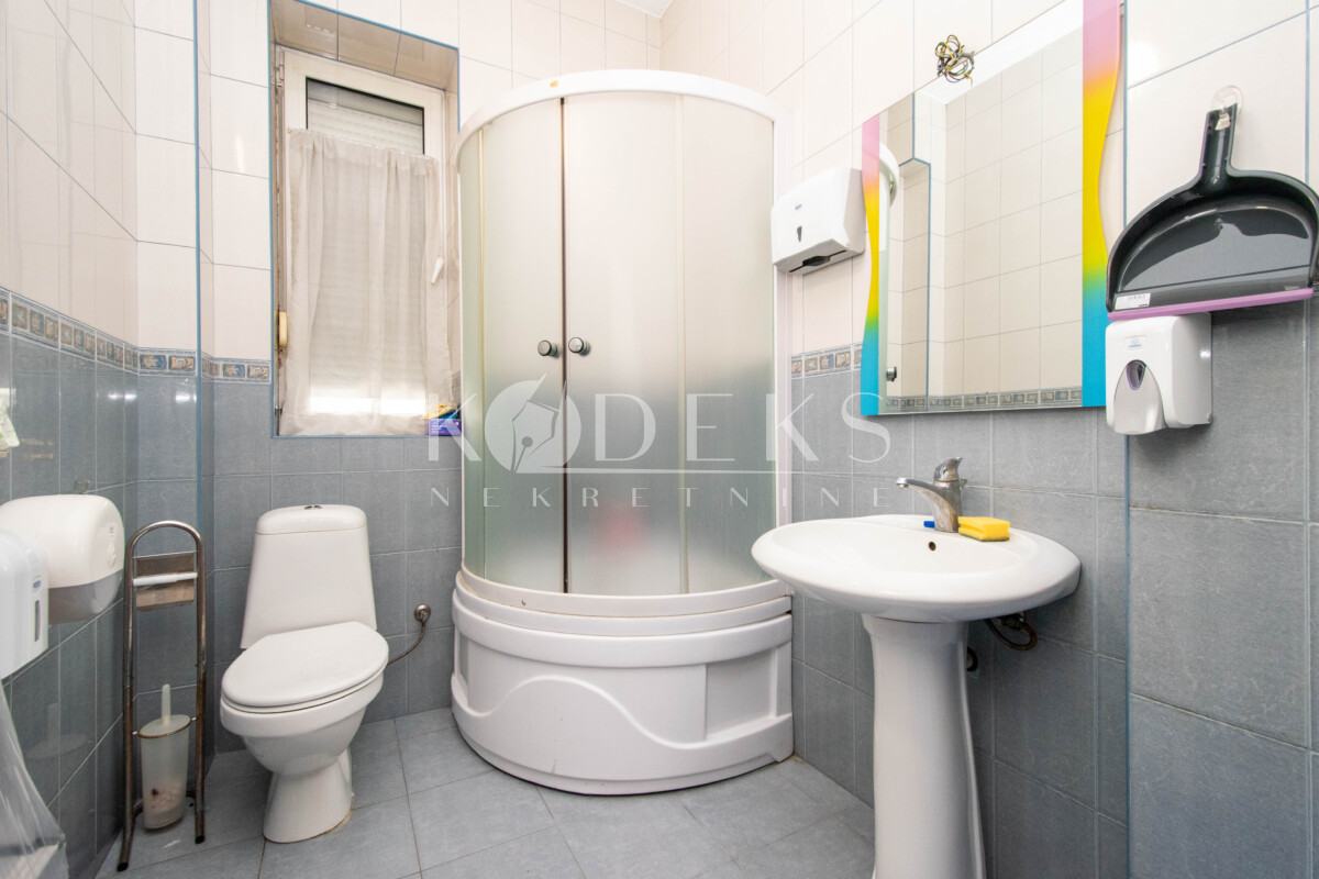 trosoban stan izdavanje three bedroom apartment for rent podgorica city center centar-8