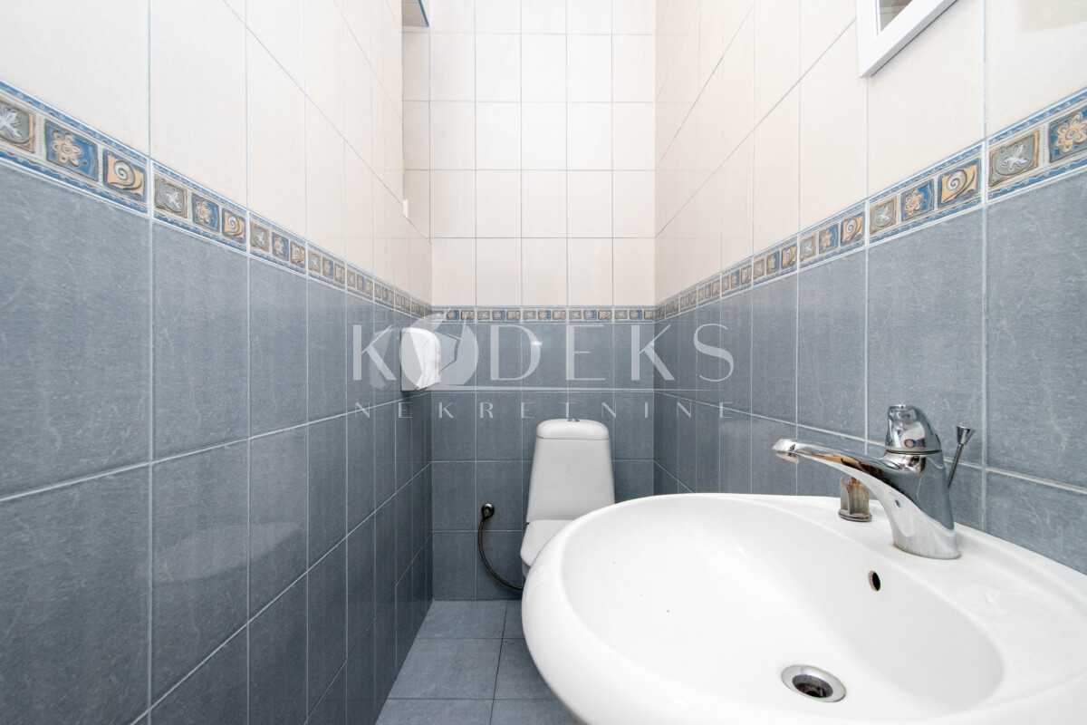 trosoban stan izdavanje three bedroom apartment for rent podgorica city center centar-9