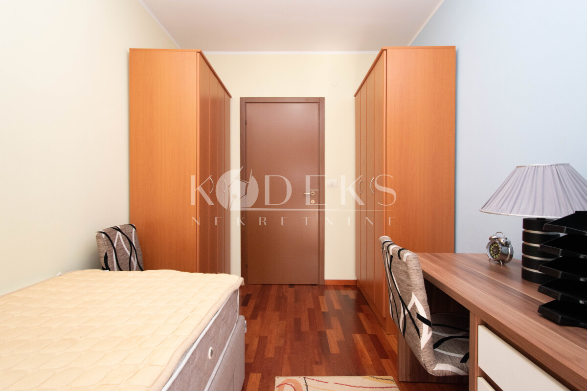 dvosoban stan izdavanje two bedroom apartment for rent city kvart master central point big fashion podgorica-7