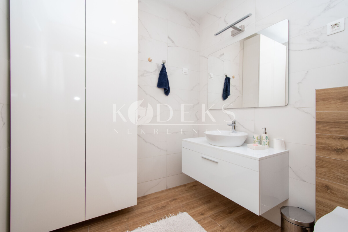 dvosoban stan izdavanje two bedroom apartment for rent podgorica vezirov most vezir zgrada momisici preko morace obala-10