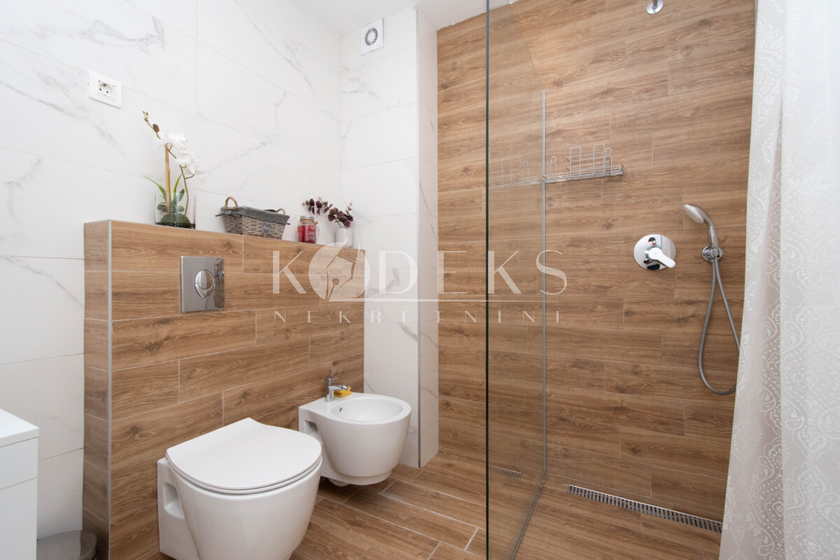 dvosoban stan izdavanje two bedroom apartment for rent podgorica vezirov most vezir zgrada momisici preko morace obala-11