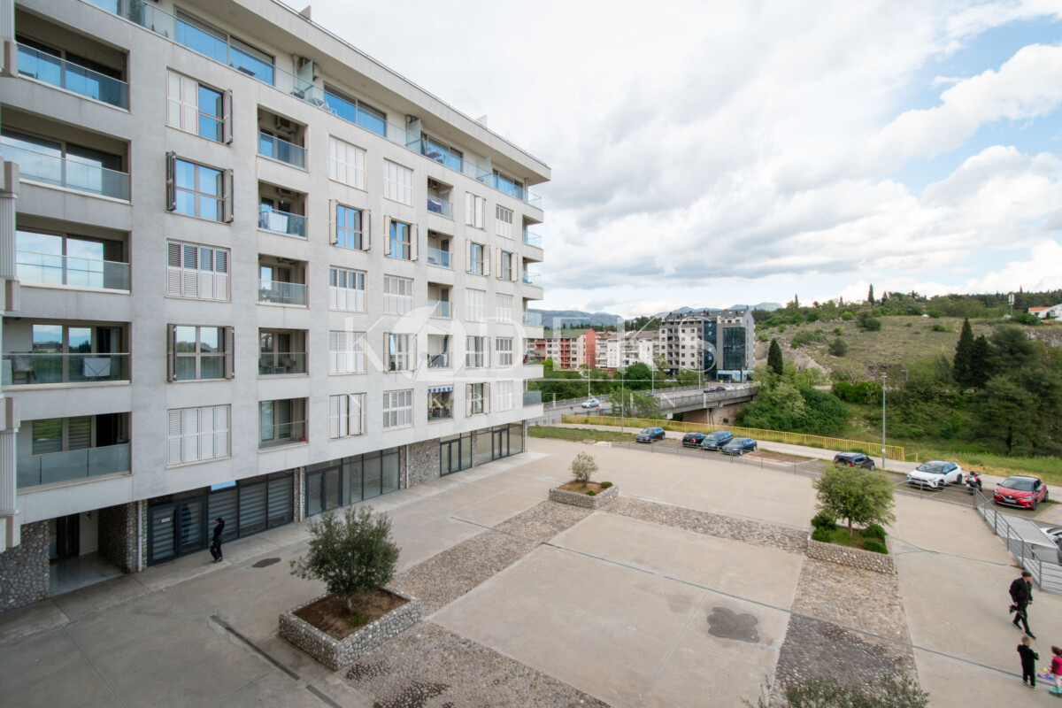 dvosoban stan izdavanje two bedroom apartment for rent podgorica vezirov most vezir zgrada momisici preko morace obala-16