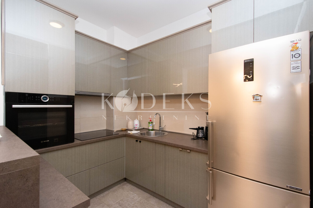 dvosoban stan izdavanje two bedroom apartment for rent podgorica vezirov most vezir zgrada momisici preko morace obala-5