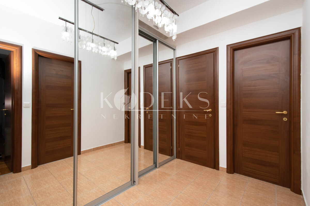 trosoban stan izdvanje city kvart master big fashion central point three bedroom apartment for rent podgorica-12