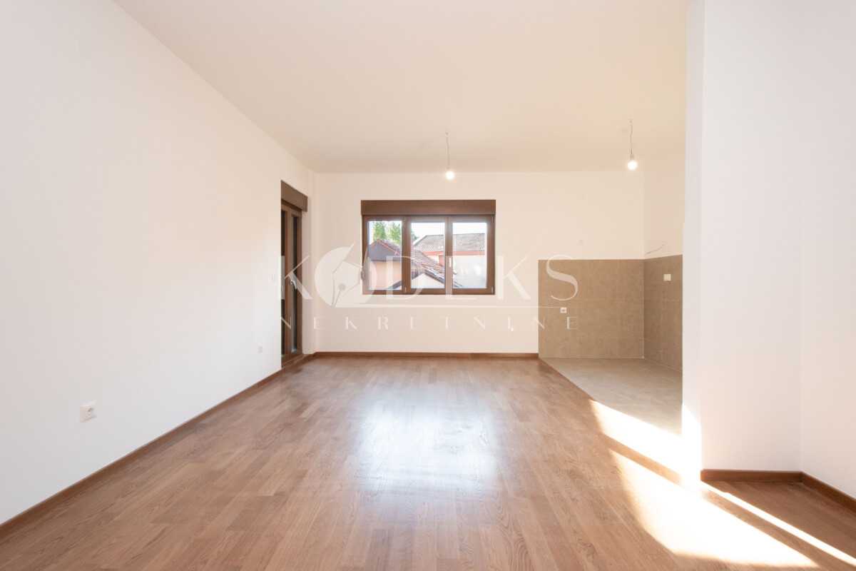 trosoban stan poslovni prostor izdavanje office business space three bedroom apartment for rent krivi most podgorica-1