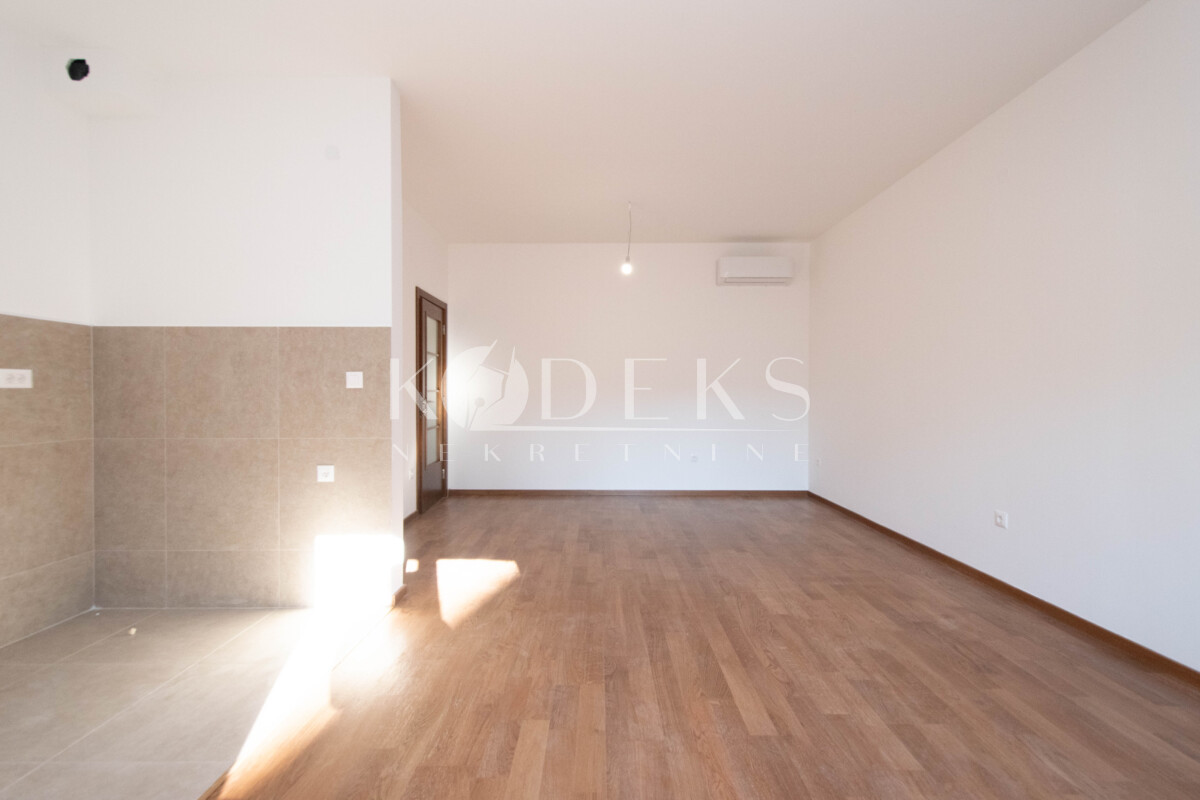 trosoban stan poslovni prostor izdavanje office business space three bedroom apartment for rent krivi most podgorica-3