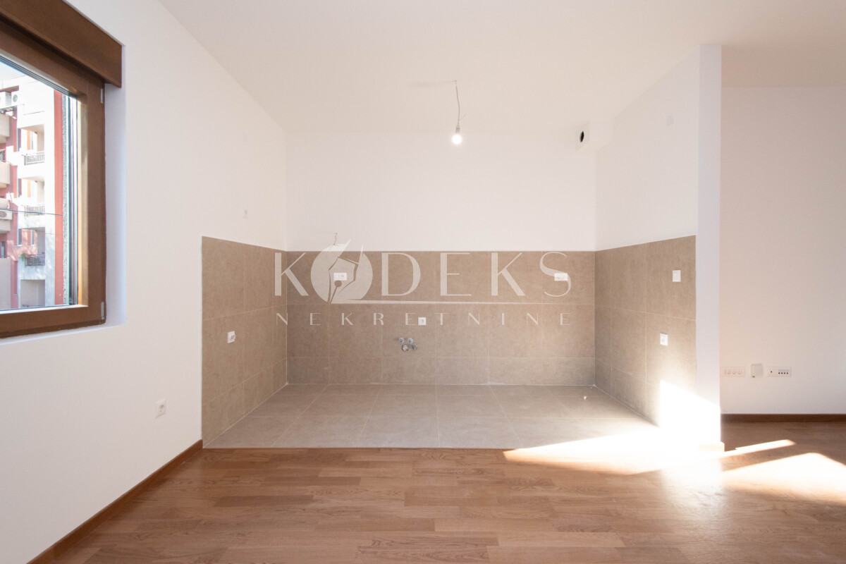 trosoban stan poslovni prostor izdavanje office business space three bedroom apartment for rent krivi most podgorica-4