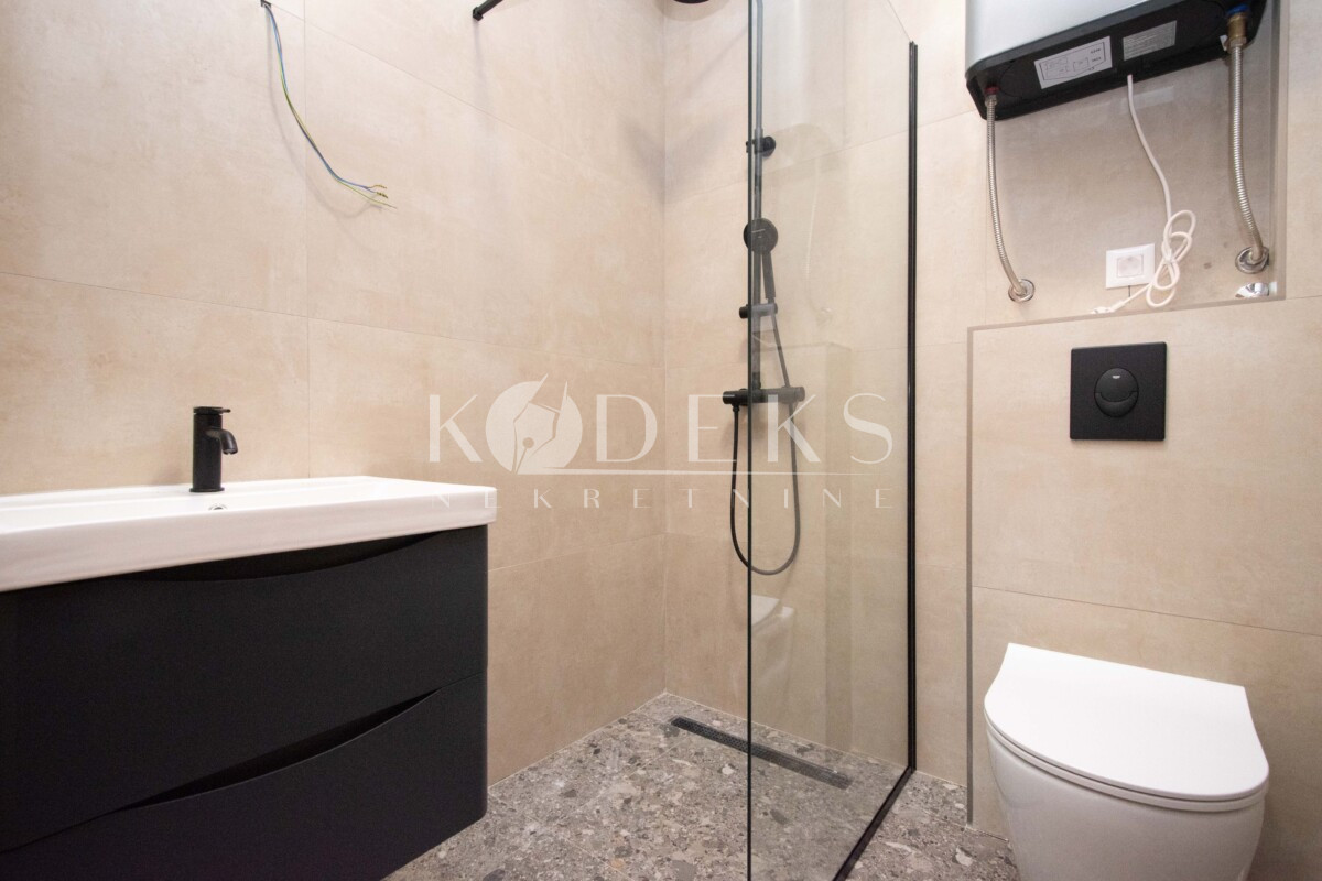 trosoban stan poslovni prostor izdavanje office business space three bedroom apartment for rent krivi most podgorica-5