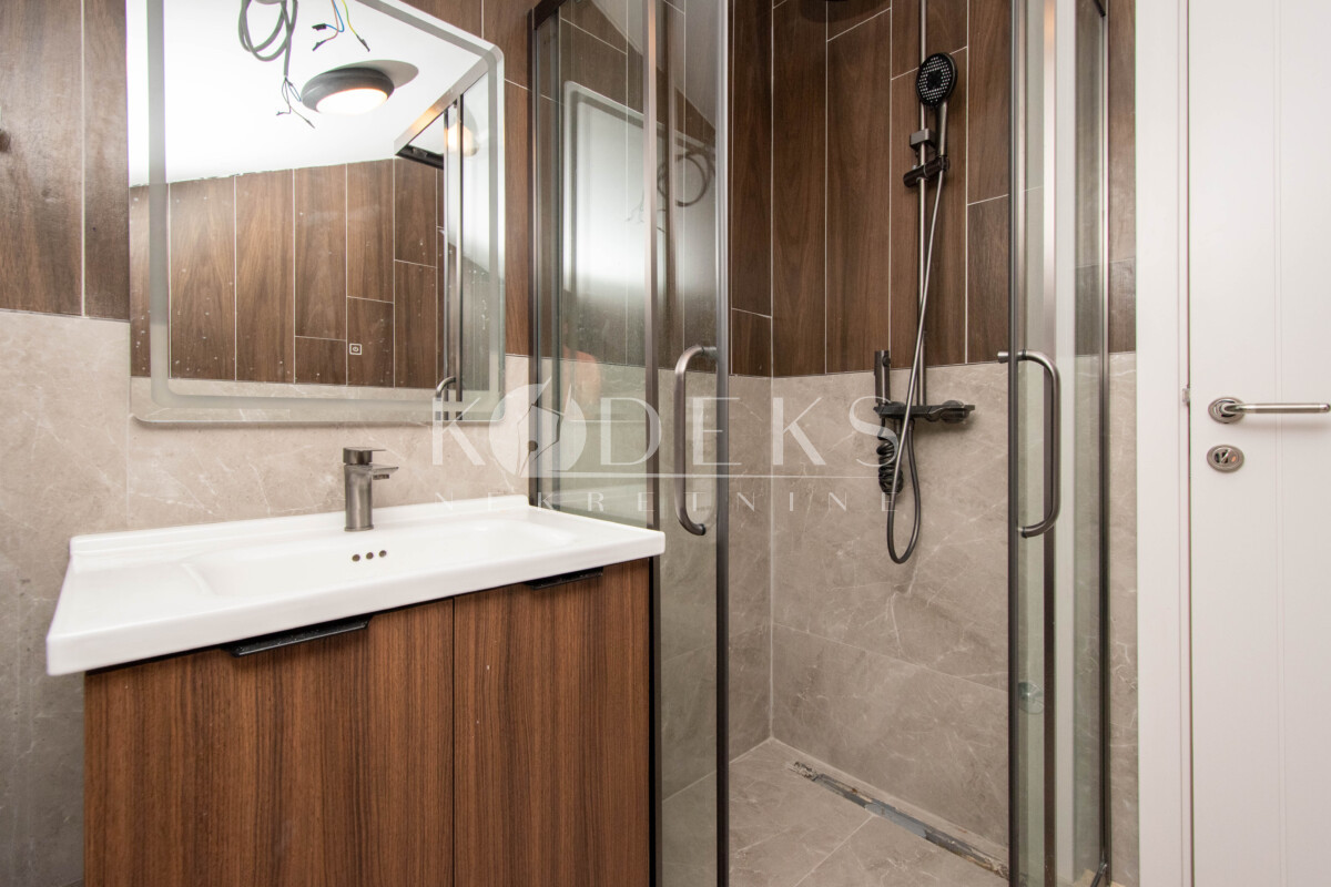 garsonjera izdavanje prodaja tolosi posh residence studio apartment for rent podgorica for sale-6