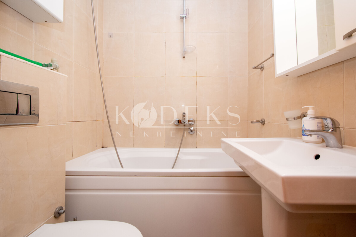 jednosoban stan izdavanje dalmatinska one bedroom apartment blok 9 for rent-1
