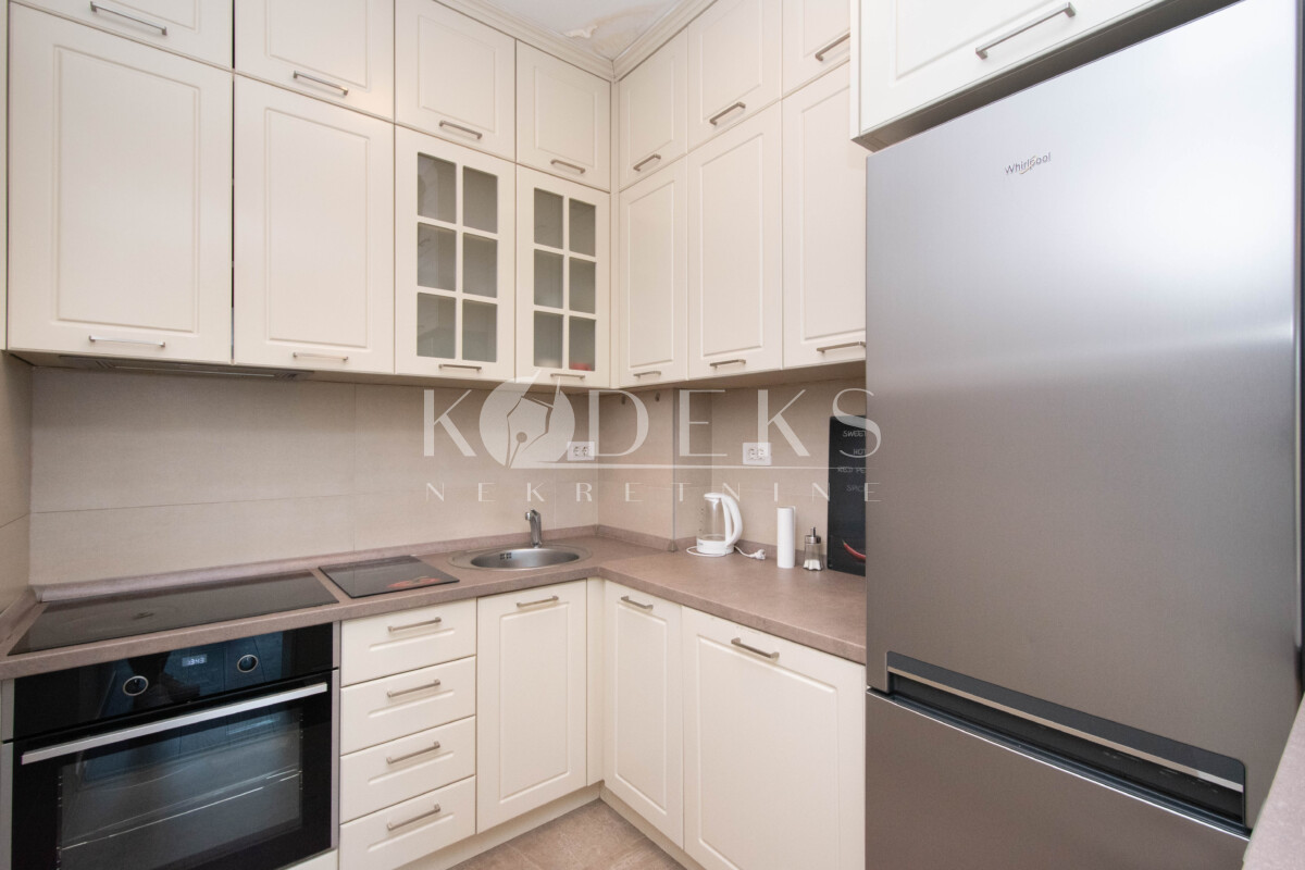 jednosoban stan izdavanje vezir zgrada vezirov most one bedroom apartment for rent momisici preko morace-4