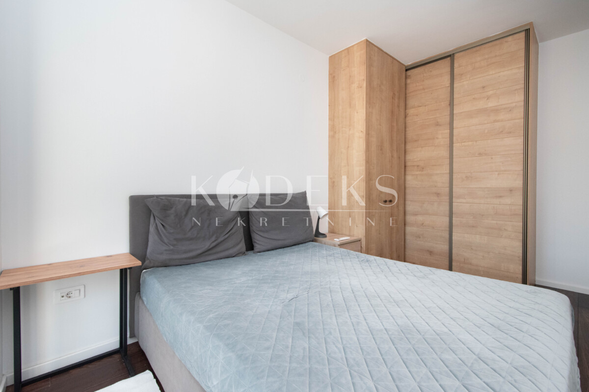 jednosoban stan izdavanje vezir zgrada vezirov most one bedroom apartment for rent momisici preko morace-6