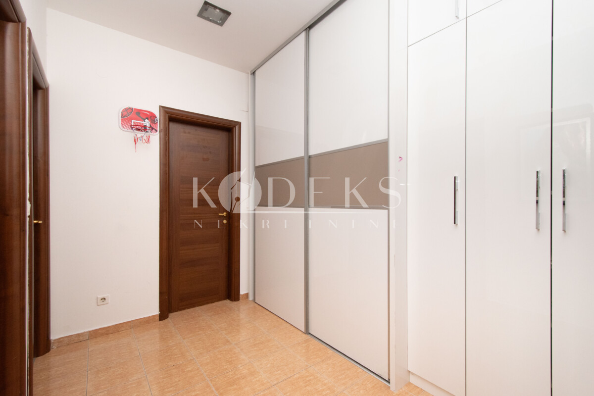 trosoban stan izdavanje three bedroom apartment for rent podgorica city kvart big fashion master central point-13