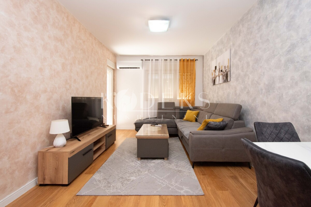 jednosoban stan izdavanje one bedroom apartment for rent podgorica central point big fashion-1
