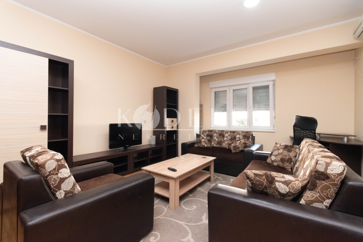 jednosoban stan izdavanje siti kvart one bedroom apartment for rent podgorica big fashion (1)