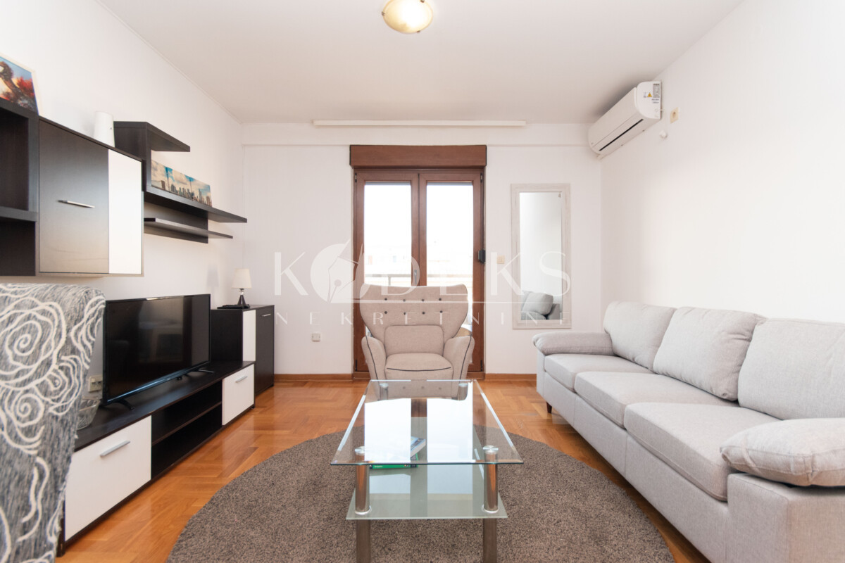 trosoban stan izdavanje stari aerodrom podgorica three bedroom apartment for rent montenegro crna gora (1)