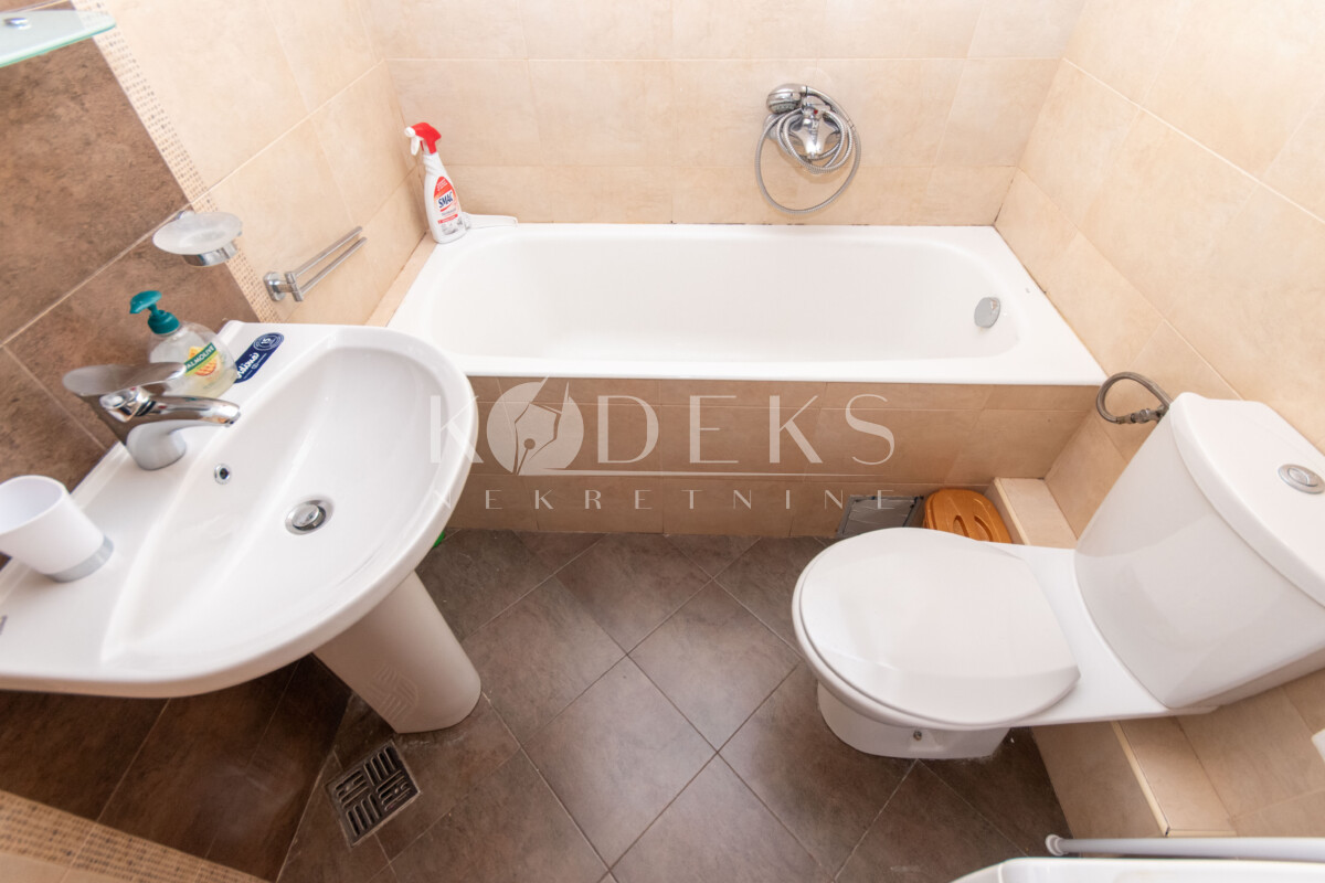 trosoban stan izdavanje stari aerodrom podgorica three bedroom apartment for rent montenegro crna gora (12)