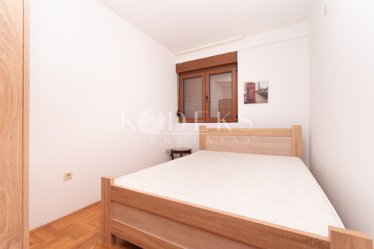 trosoban stan izdavanje stari aerodrom podgorica three bedroom apartment for rent montenegro crna gora (6)
