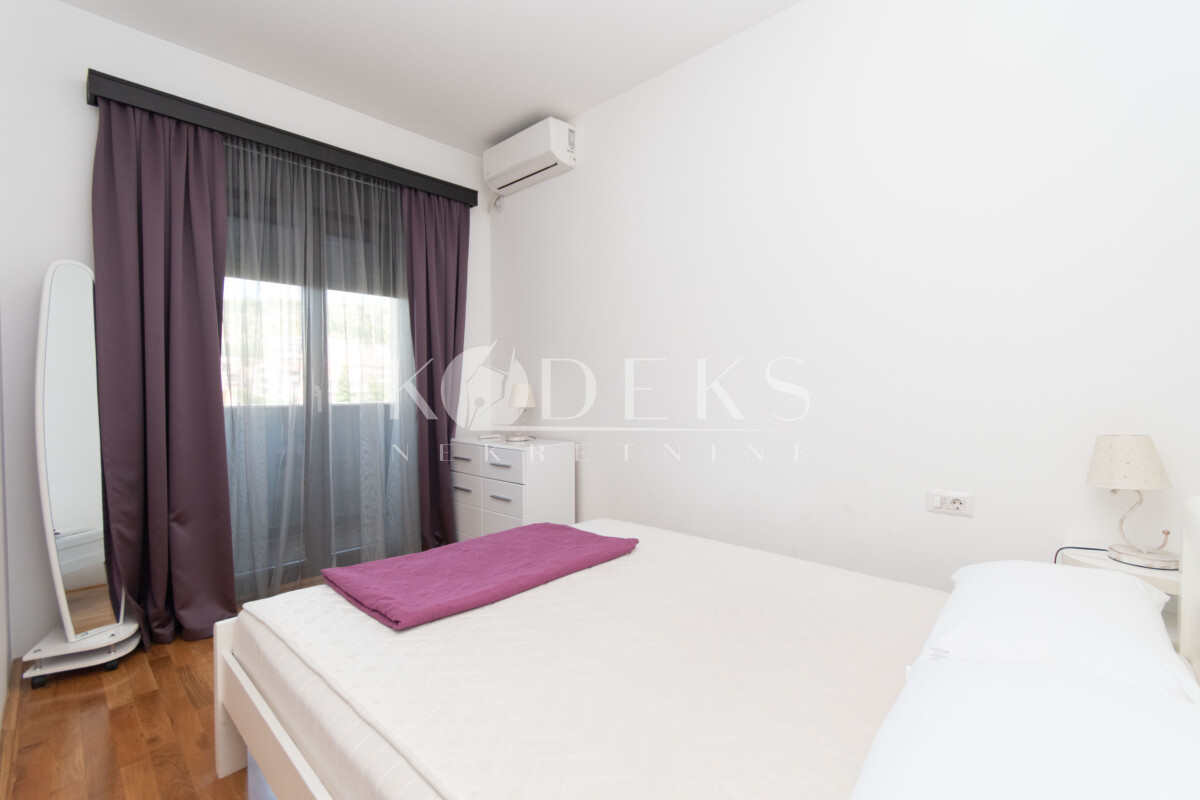 dvosoban stan izdavanje vezirov most centar momisici preko morace one bedroom apartment two bedroom ( (14)