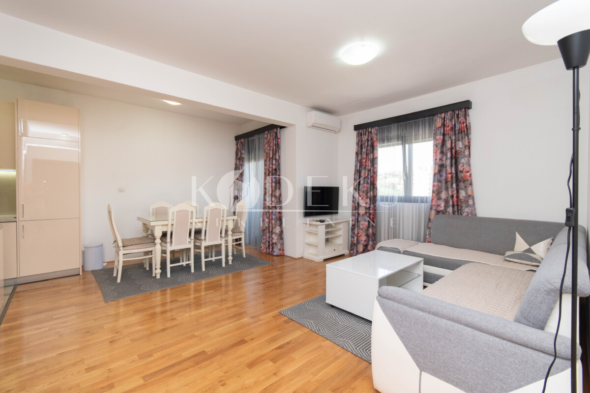 dvosoban stan izdavanje vezirov most centar momisici preko morace one bedroom apartment two bedroom ( (3)