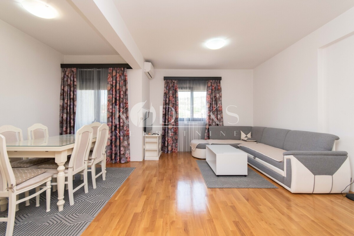 dvosoban stan izdavanje vezirov most centar momisici preko morace one bedroom apartment two bedroom ( (4)